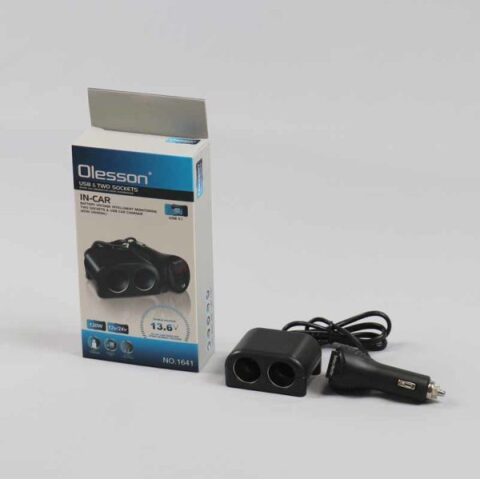 Lighter + USB mobile charger with built-in car battery voltage reader شاحن موبايل ولاعة + USB مع قارئ مدمج لفولتية بطارية السيارة