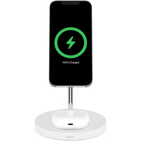 Belkin BOOST CHARGE PRO 3 in 1 Wireless Charger with MagSafe for Apple iPhone 13 and 12 Apple Watch and AirPods WIZ010vfWH بلكين بوست تشارج شاحن لاسيلكي 3 في 1 بتفنية ماغ سيف لهواتف ابل 12 و 13 و السماعات لون اسود بقوة 15 واط
